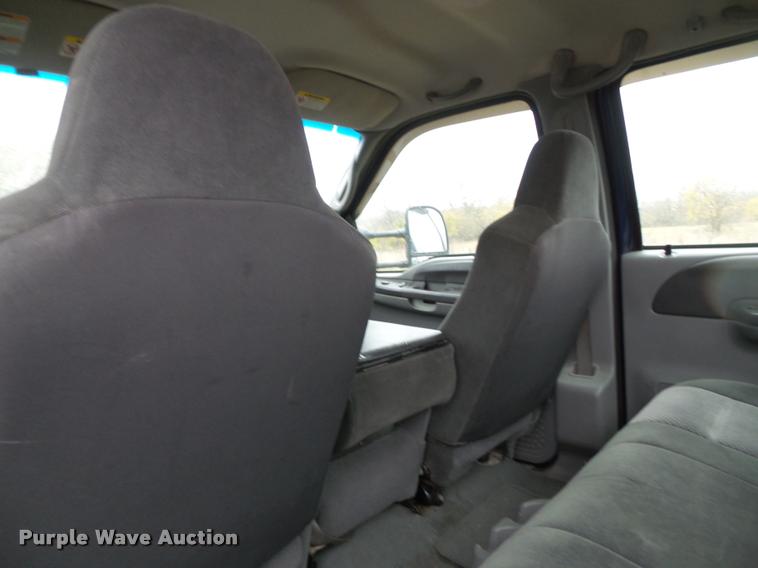 image for item K8079 2002 Ford F250 Super Duty XLT Crew Cab pickup truck