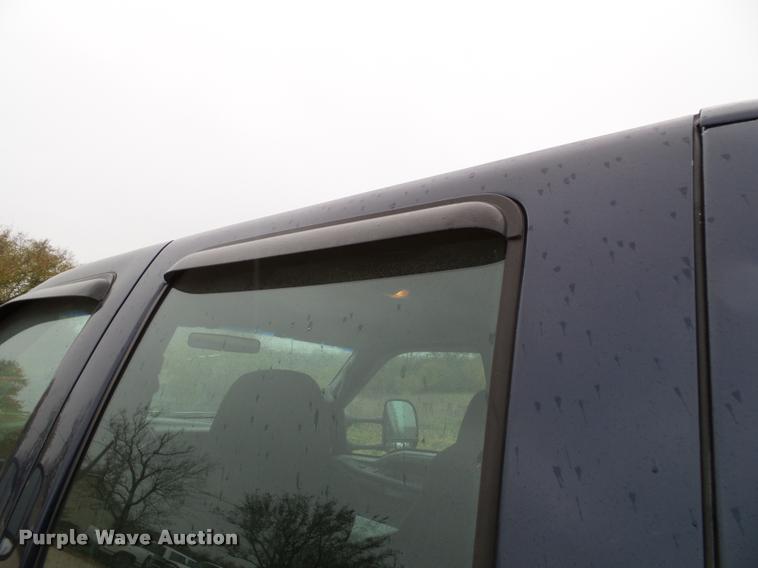 image for item K8079 2002 Ford F250 Super Duty XLT Crew Cab pickup truck