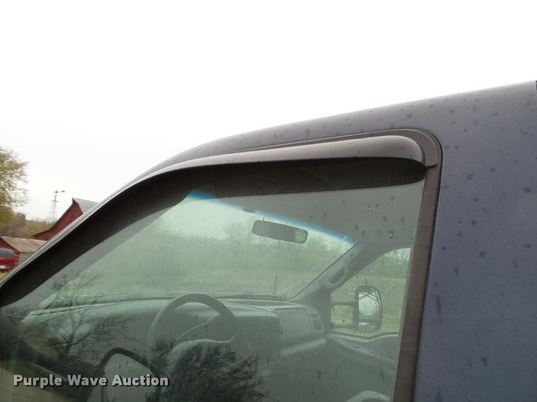 image for item K8079 2002 Ford F250 Super Duty XLT Crew Cab pickup truck