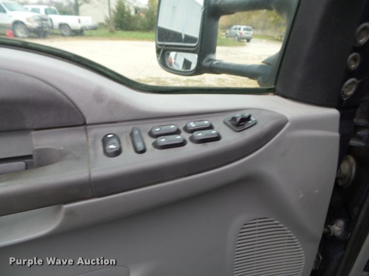 image for item K8079 2002 Ford F250 Super Duty XLT Crew Cab pickup truck