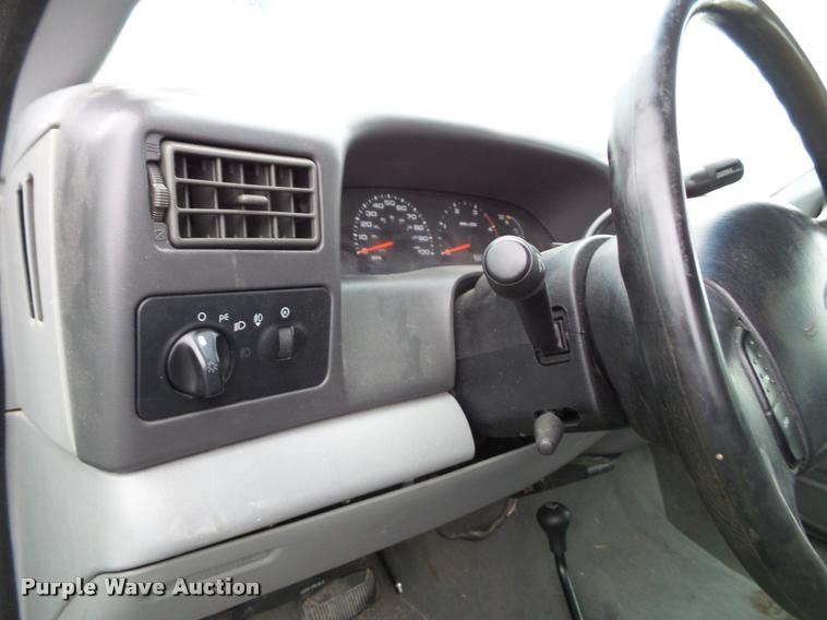 image for item K8079 2002 Ford F250 Super Duty XLT Crew Cab pickup truck