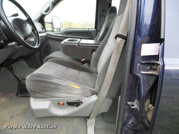 image for item K8079 2002 Ford F250 Super Duty XLT Crew Cab pickup truck