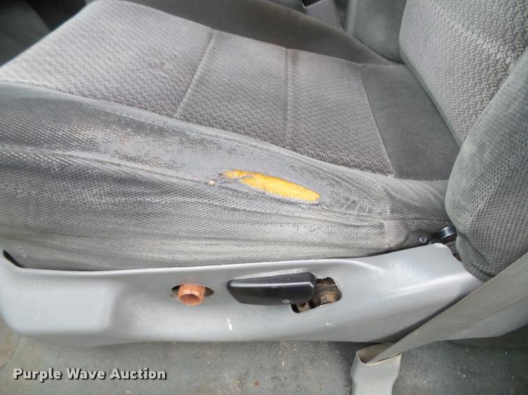 image for item K8079 2002 Ford F250 Super Duty XLT Crew Cab pickup truck