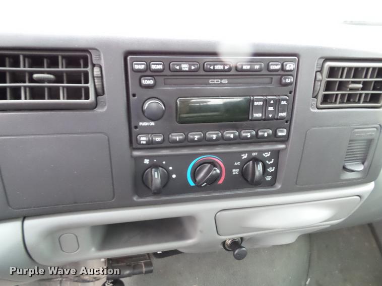 image for item K8079 2002 Ford F250 Super Duty XLT Crew Cab pickup truck