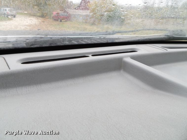 image for item K8079 2002 Ford F250 Super Duty XLT Crew Cab pickup truck