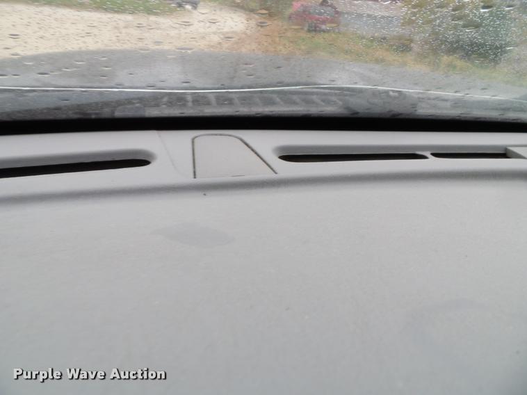 image for item K8079 2002 Ford F250 Super Duty XLT Crew Cab pickup truck