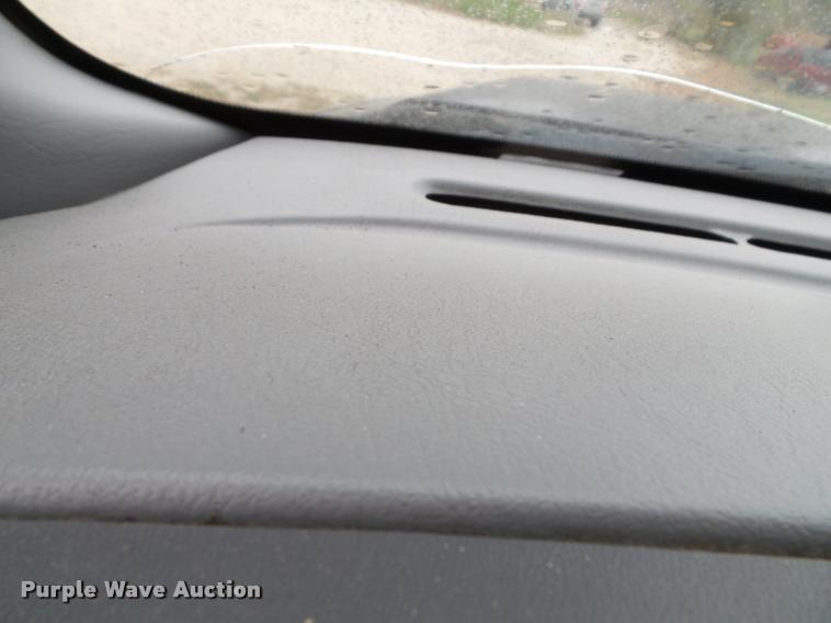 image for item K8079 2002 Ford F250 Super Duty XLT Crew Cab pickup truck