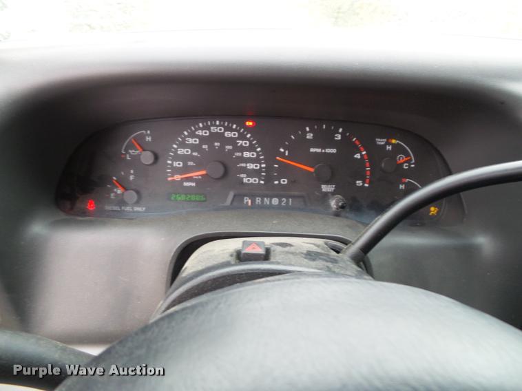 image for item K8079 2002 Ford F250 Super Duty XLT Crew Cab pickup truck