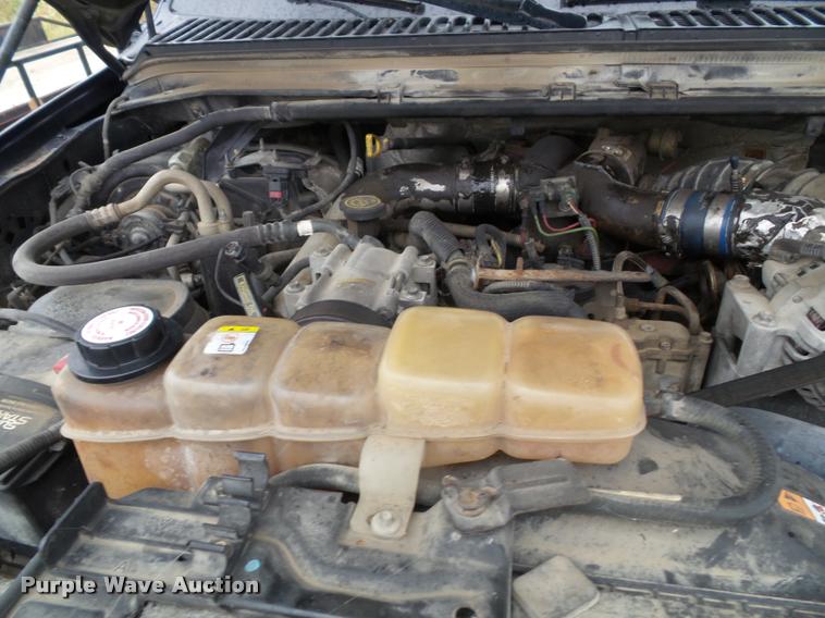 image for item K8079 2002 Ford F250 Super Duty XLT Crew Cab pickup truck