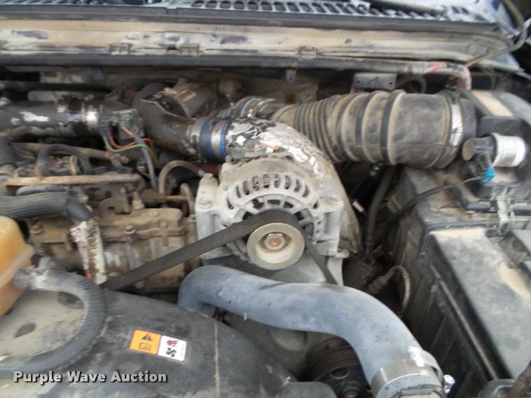 image for item K8079 2002 Ford F250 Super Duty XLT Crew Cab pickup truck