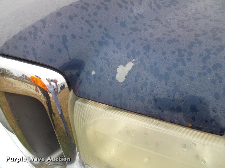 image for item K8079 2002 Ford F250 Super Duty XLT Crew Cab pickup truck