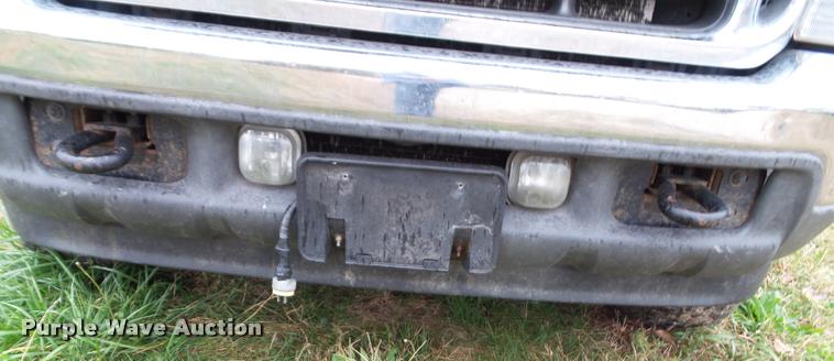 image for item K8079 2002 Ford F250 Super Duty XLT Crew Cab pickup truck