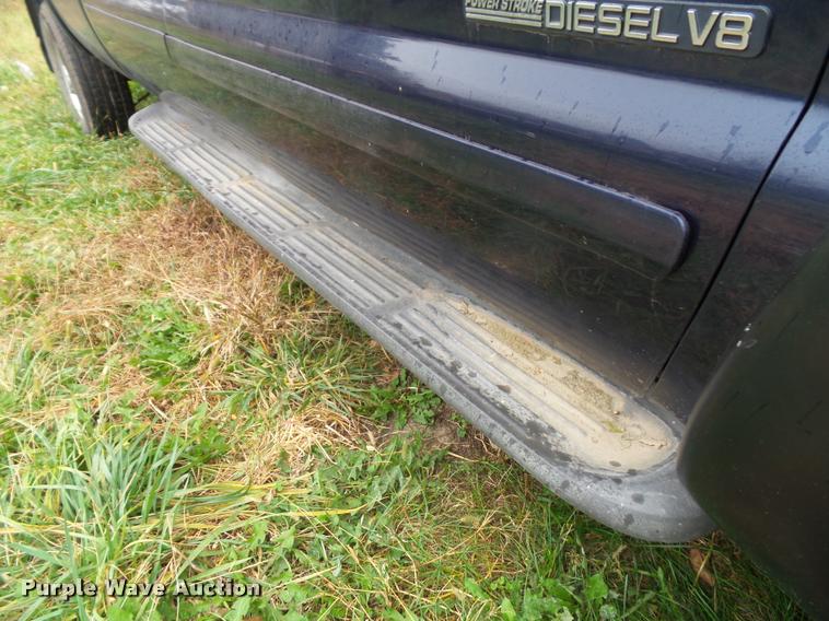 image for item K8079 2002 Ford F250 Super Duty XLT Crew Cab pickup truck