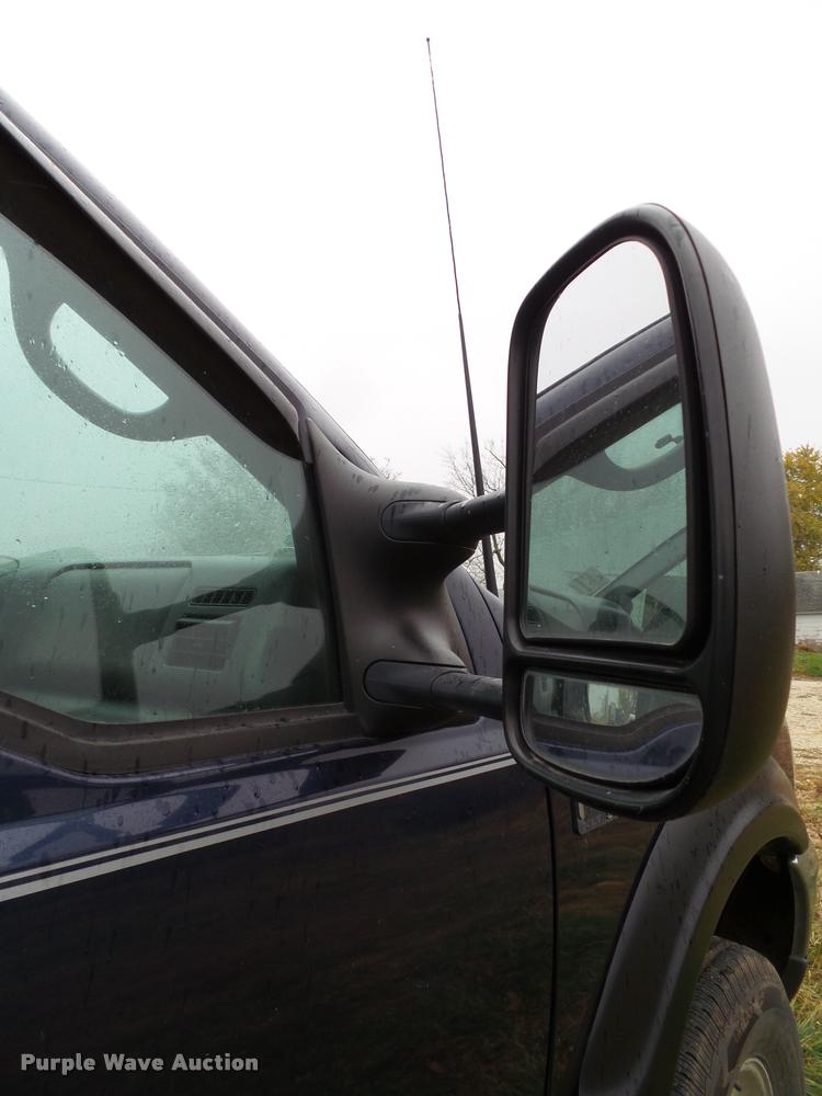 image for item K8079 2002 Ford F250 Super Duty XLT Crew Cab pickup truck