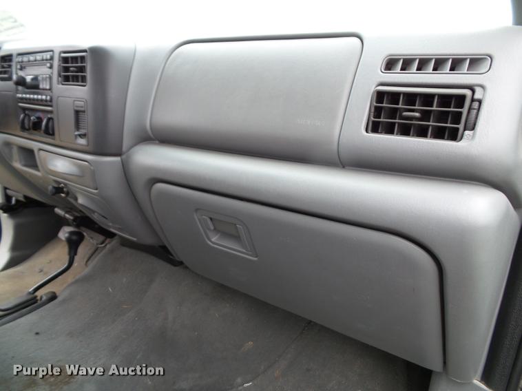 image for item K8079 2002 Ford F250 Super Duty XLT Crew Cab pickup truck