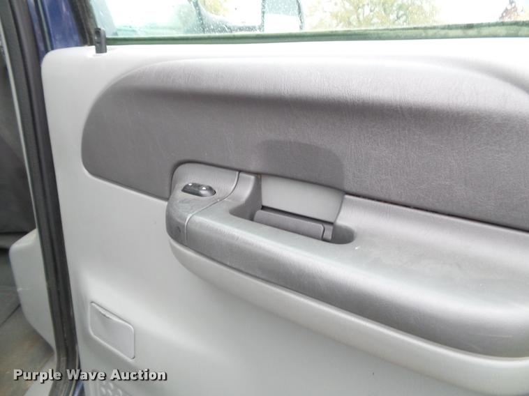 image for item K8079 2002 Ford F250 Super Duty XLT Crew Cab pickup truck