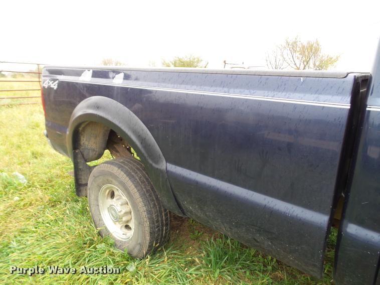 image for item K8079 2002 Ford F250 Super Duty XLT Crew Cab pickup truck