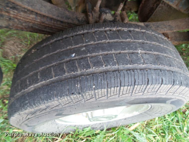 image for item K8079 2002 Ford F250 Super Duty XLT Crew Cab pickup truck