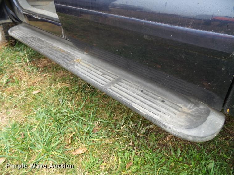 image for item K8079 2002 Ford F250 Super Duty XLT Crew Cab pickup truck