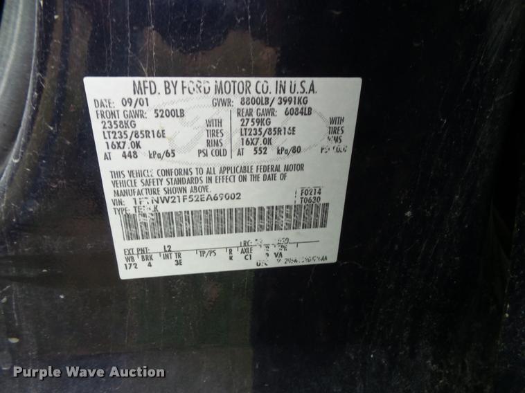 image for item K8079 2002 Ford F250 Super Duty XLT Crew Cab pickup truck