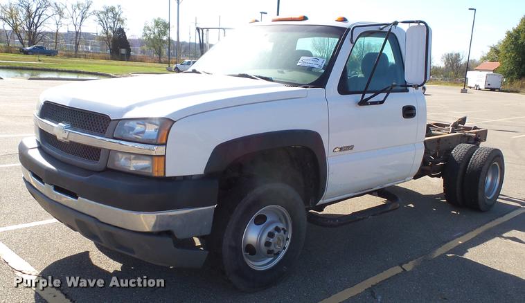 image for item K8080 2003 Chevrolet Silverado 3500 pickup truck