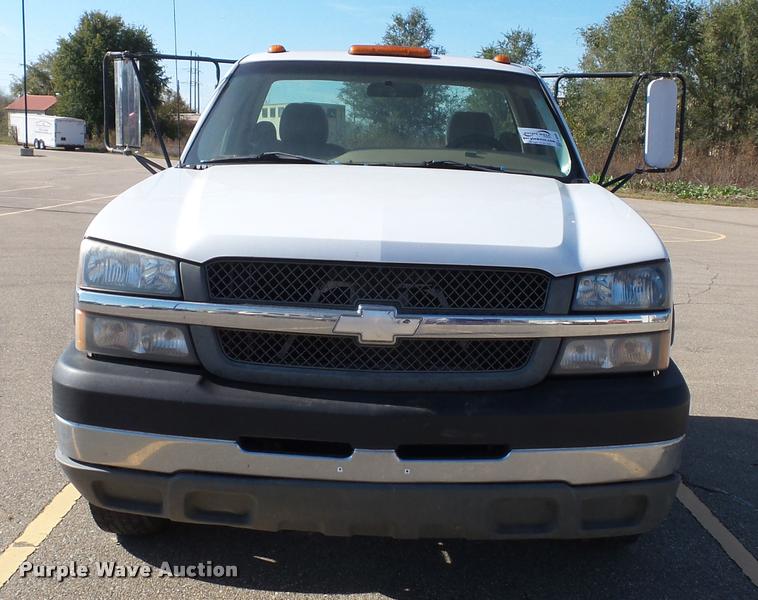 image for item K8080 2003 Chevrolet Silverado 3500 pickup truck