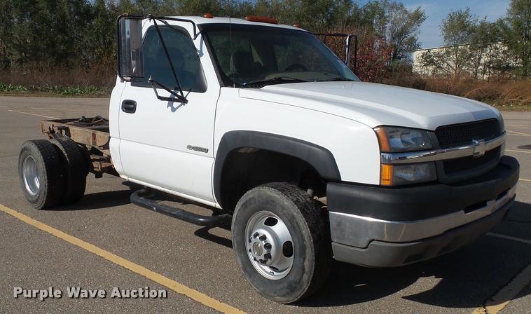 image for item K8080 2003 Chevrolet Silverado 3500 pickup truck