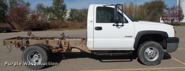 image for item K8080 2003 Chevrolet Silverado 3500 pickup truck