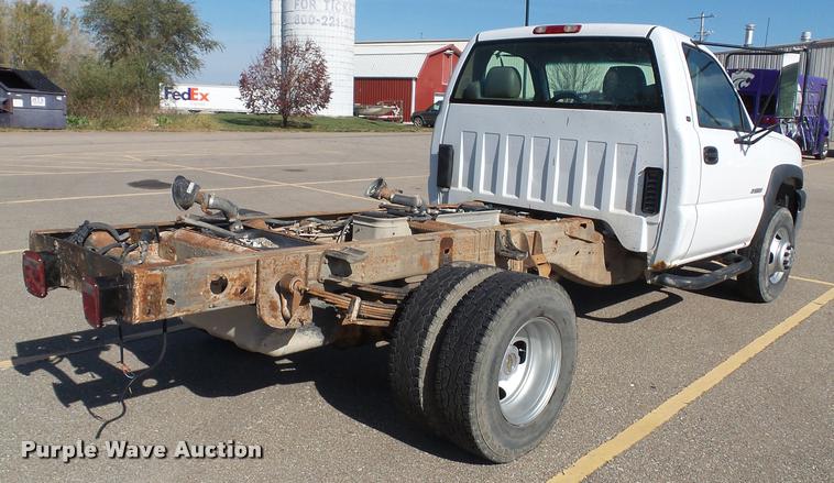 image for item K8080 2003 Chevrolet Silverado 3500 pickup truck