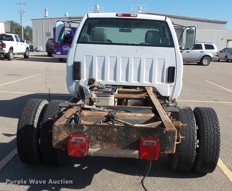 image for item K8080 2003 Chevrolet Silverado 3500 pickup truck