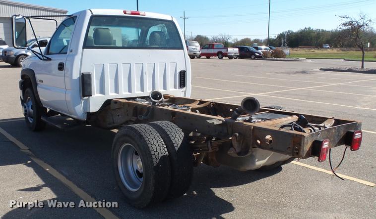 image for item K8080 2003 Chevrolet Silverado 3500 pickup truck