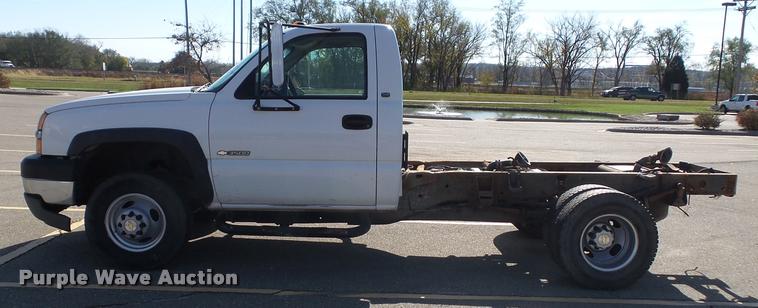 image for item K8080 2003 Chevrolet Silverado 3500 pickup truck
