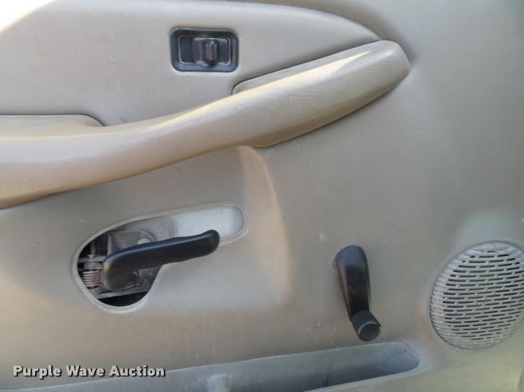 image for item K8080 2003 Chevrolet Silverado 3500 pickup truck