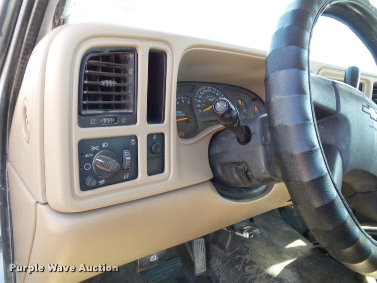 image for item K8080 2003 Chevrolet Silverado 3500 pickup truck