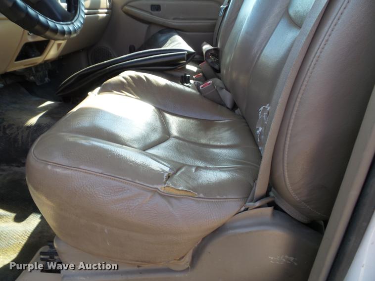 image for item K8080 2003 Chevrolet Silverado 3500 pickup truck