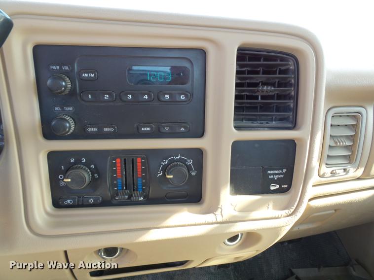 image for item K8080 2003 Chevrolet Silverado 3500 pickup truck