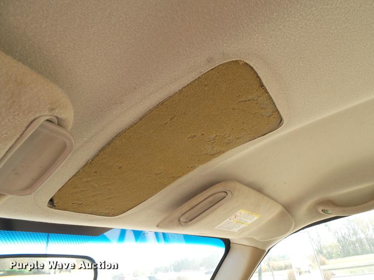 image for item K8080 2003 Chevrolet Silverado 3500 pickup truck