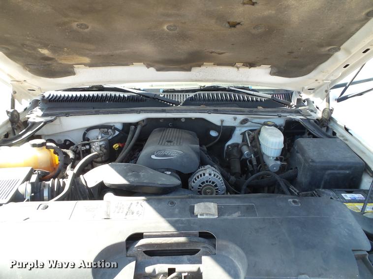 image for item K8080 2003 Chevrolet Silverado 3500 pickup truck