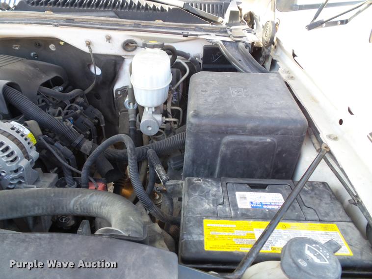 image for item K8080 2003 Chevrolet Silverado 3500 pickup truck