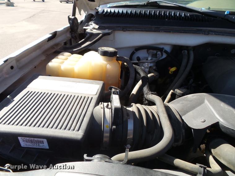 image for item K8080 2003 Chevrolet Silverado 3500 pickup truck