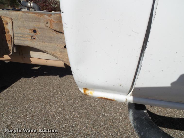 image for item K8080 2003 Chevrolet Silverado 3500 pickup truck