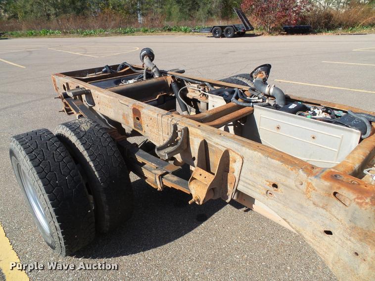 image for item K8080 2003 Chevrolet Silverado 3500 pickup truck