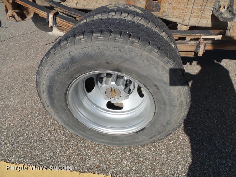 image for item K8080 2003 Chevrolet Silverado 3500 pickup truck