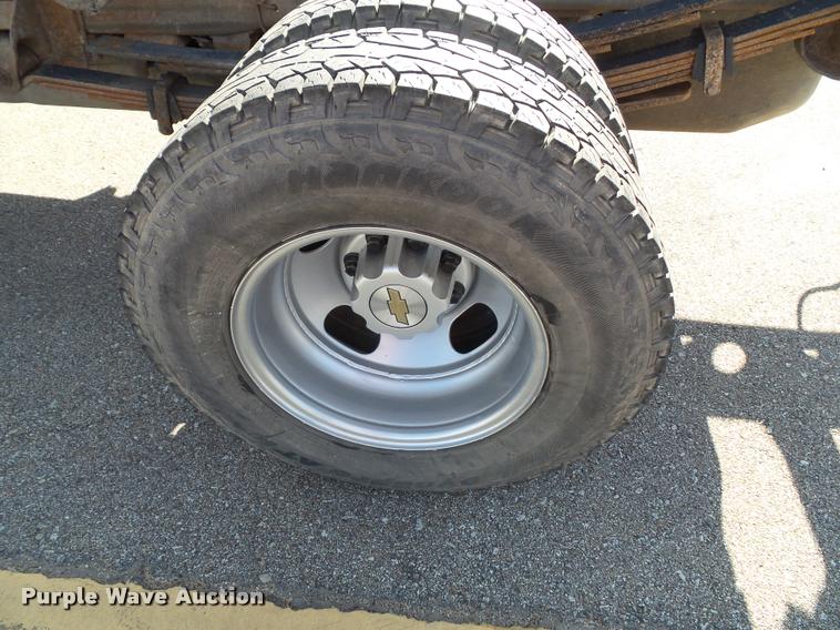 image for item K8080 2003 Chevrolet Silverado 3500 pickup truck