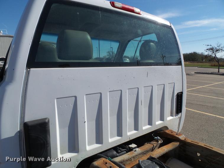 image for item K8080 2003 Chevrolet Silverado 3500 pickup truck