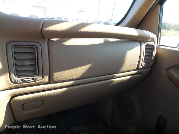 image for item K8080 2003 Chevrolet Silverado 3500 pickup truck