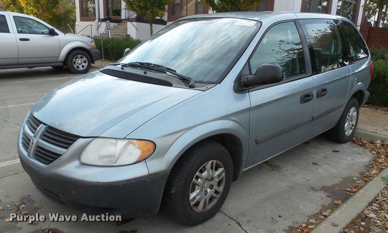 image for item K8085 2006 Dodge Caravan van