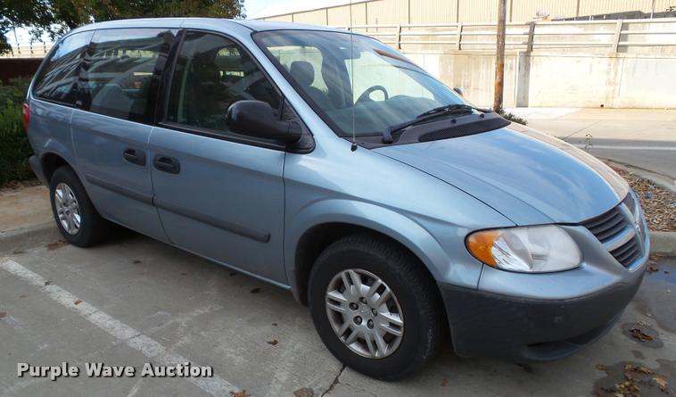image for item K8085 2006 Dodge Caravan van