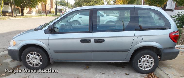image for item K8085 2006 Dodge Caravan van