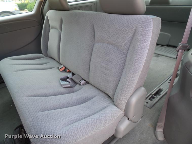 image for item K8085 2006 Dodge Caravan van